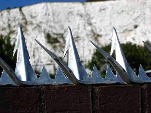 Razor Spike 11 &ndash; Anti Climb Spikes &ndash; 1.5 metre length &ndash; galvanised finish | Roller Barrier